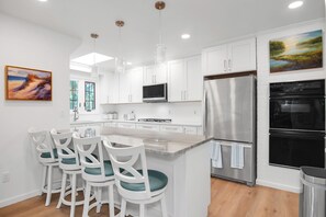 Fridge, microwave, oven, stovetop - Artist's Oasis-Peaceful home with private pool & pet friendly (Pawley Island)