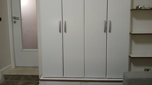 Unclassified image, 5 of 10, button - Room-charming Guest Room in San Demetrio (San Demetrio Corone)