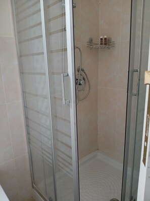 Quarto, 1 quarto, para fumantes, vista para a cidade | Banheiro