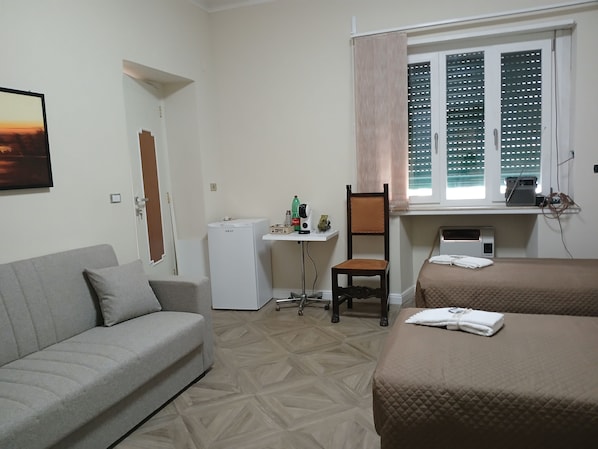 Room, 1 Bedroom, Smoking, City View | Living room