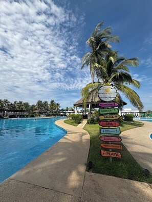 Outdoor pool - Escape to Acapulco Diamante- Depa 100% equipped (Plan de los Amates)