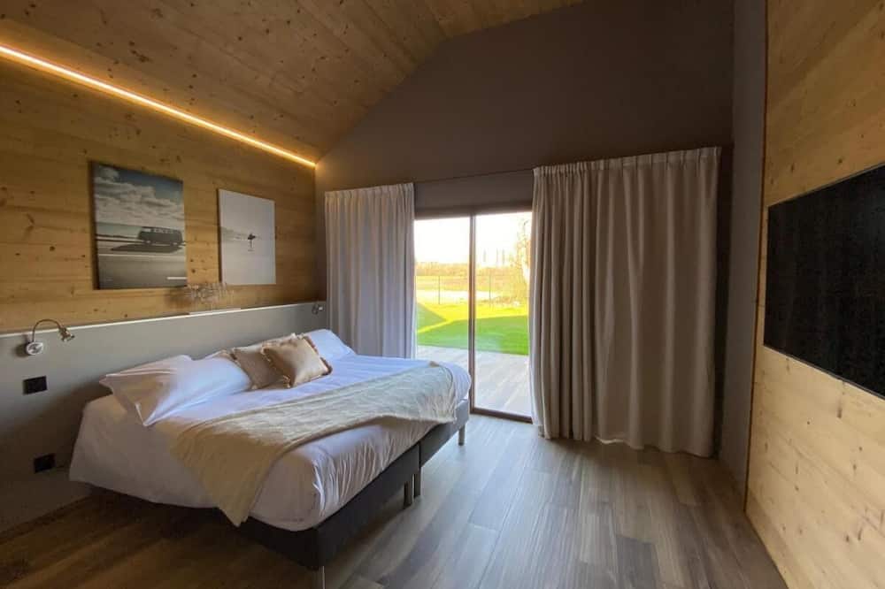 WORLD HOTEL