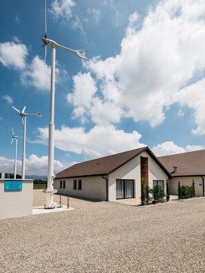 Exterior - WORLD HOTEL (Saint-Vulbas)