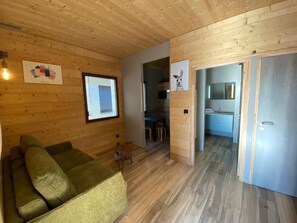 Living area - WORLD HOTEL (Saint-Vulbas)