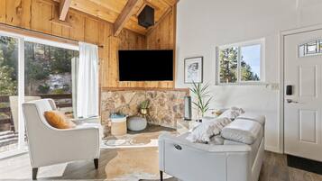 House, 2 Bedrooms | Living area | Smart TV