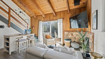 House, 2 Bedrooms | Living area | Smart TV