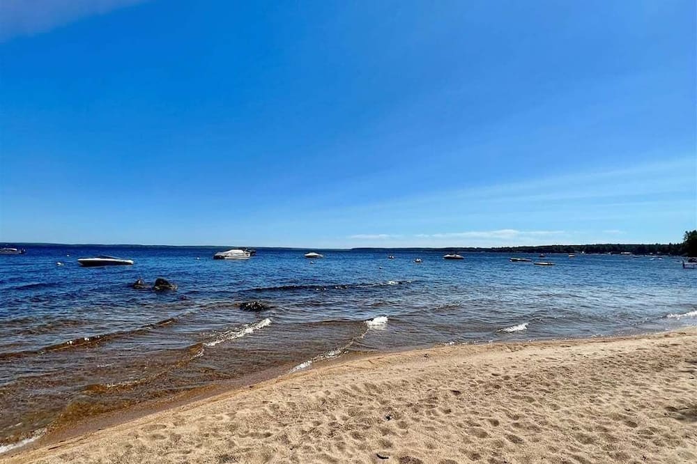 Pine Tree Cottage Limit 5 2 Bedroom Cottage - Frye Island, ME