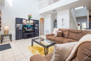 Living area - Irish Charm 6 Bedroom Home (Kissimmee)