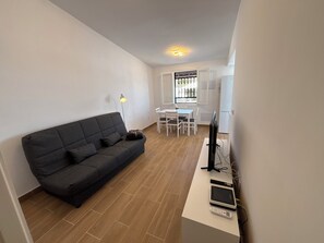 Smart TV - Marachas house, Jacuzzi, 4 people, Wifi, Nearby Beach (Fuerteventura)