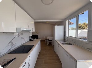 Fridge, microwave, stovetop, dishwasher - Marachas house, Jacuzzi, 4 people, Wifi, Nearby Beach (Fuerteventura)