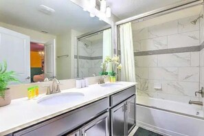 Townhouse, 4 kamar tidur | Kamar mandi