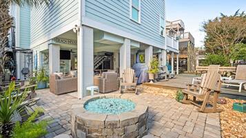 House, 4 Bedrooms | Terrace/patio