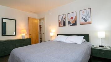 Condo, 2 phòng ngủ | 2 phòng ngủ, khu vực làm việc phù hợp cho laptop