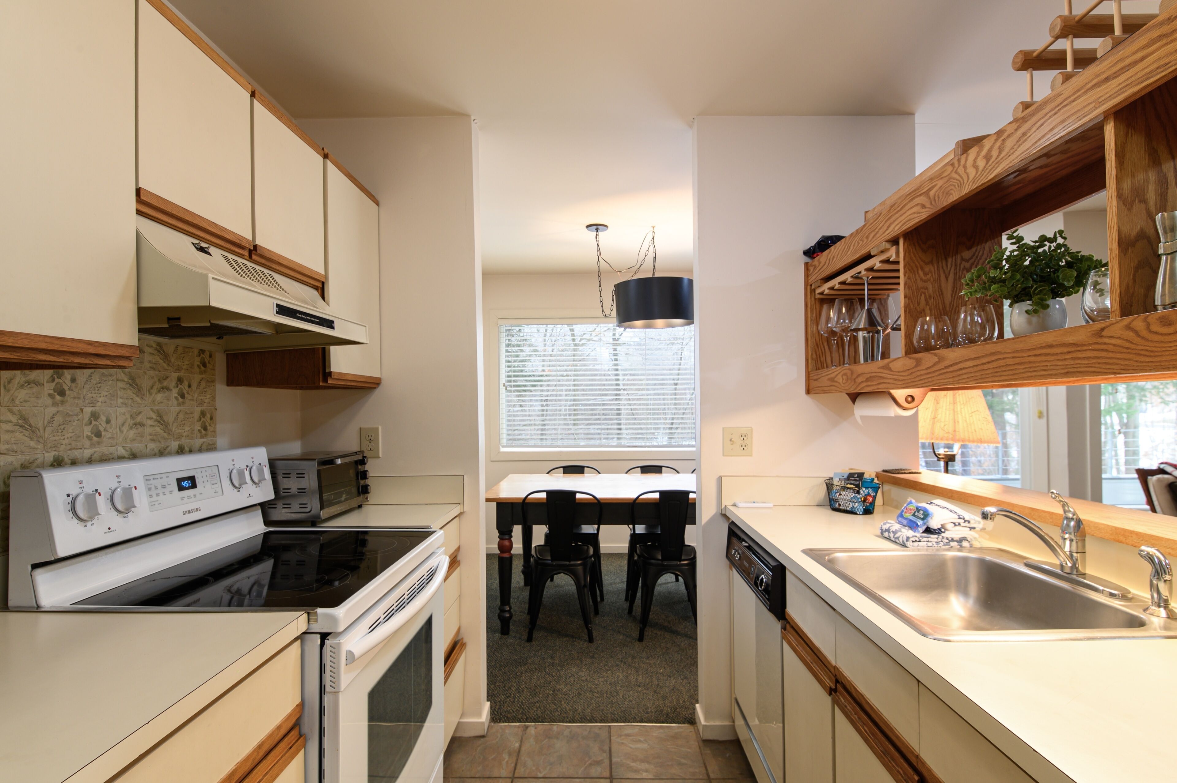 Condo, 2 Bedrooms | Private kitchen | Fridge, oven, coffee/tea maker, toaster