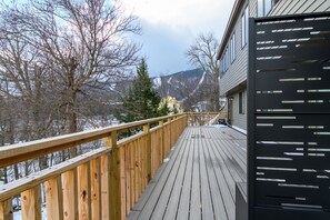 Condo, 2 Bedrooms | Property grounds