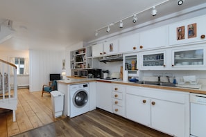 Condo, 2 Bedrooms | Private kitchen