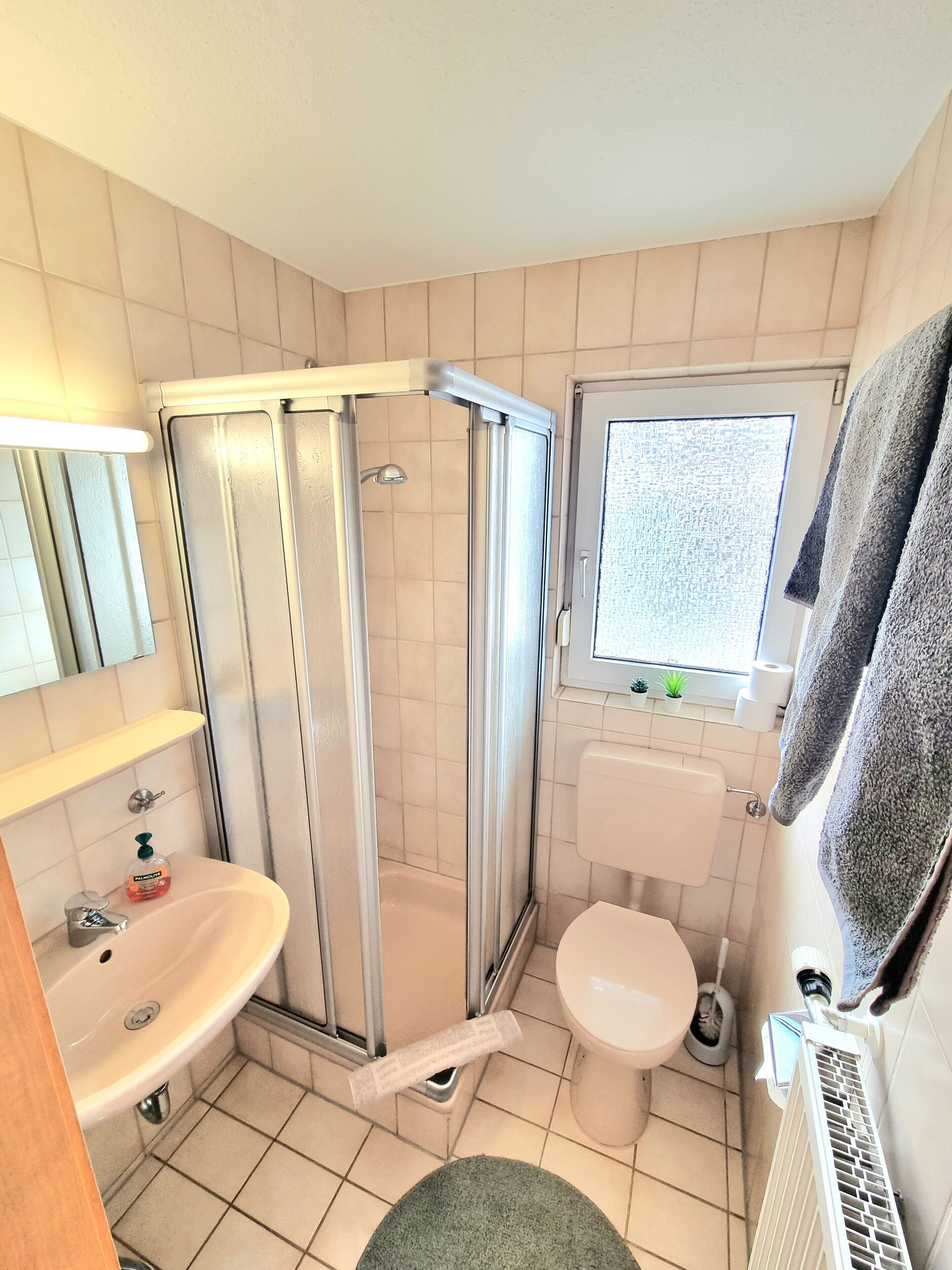 Een douche, handdoeken