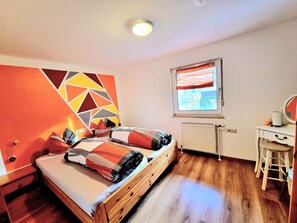 4 bedrooms, WiFi, bed sheets - Apartment '70m²' with Shared Garden, Balcony and Wi-Fi (Hayingen)