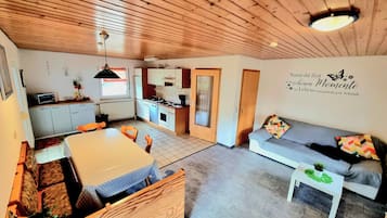 Fernseher, Tischtennisplatte