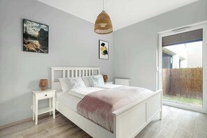 2 habitaciones, tabla de planchar con plancha, cuna de viaje y wifi 