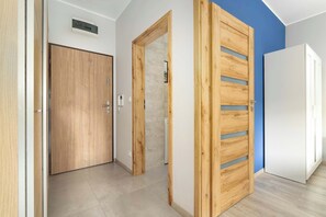 Interior - Elegant Apartment | Parking, Garden and Bath. (Poznań)