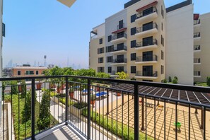 Terrace/patio - 1BR La Sirene Waterfront Escape (Dubai)