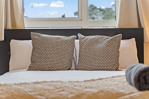 Internet, bed sheets - Lovely 2-bedroom apartment in serene Beauchamp perfect for your stay (Coventry)