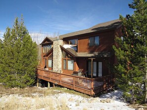 Exterior - Pet Friendly, Private Hot Tub! Great for Gatherings, Teams. 2 Living Areas! (Silverthorne)