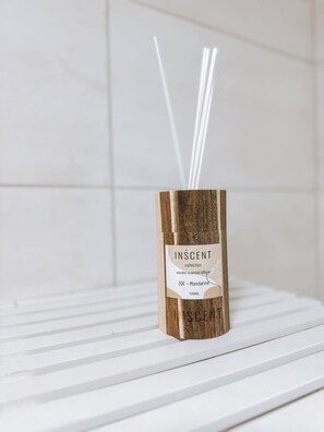 Een douche, gratis toiletartikelen, een haardroger, handdoeken