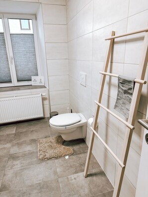 Shower, free toiletries, hair dryer, towels - Dorey Home P9 - Stylish apartment (Passau)
