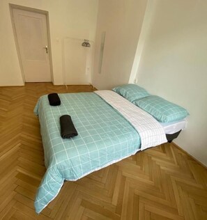 Chambre Classique, 1 lit double | Bureau, espace de travail pour ordinateur portable