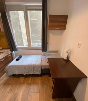 Classic Room, 1 Katil Bujang (Single) | Meja, ruang kerja komputer riba, seterika/papan seterika, Wi-fi percuma 