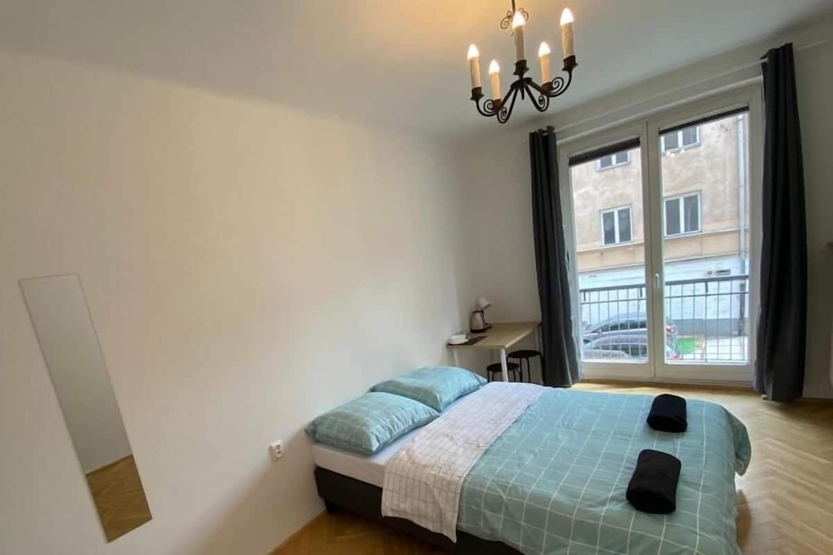 Habitació clàssica, 1 llit doble | Escriptori i espai de treball apte per a portàtils 