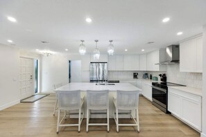 Fridge, microwave, stovetop, dishwasher - Private Sanibel 3BR Home Near Beaches (Sanibel)