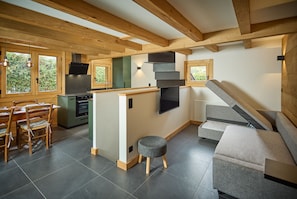 Smart TV, video game console - Chalet Juno - sleeps 5 guests, parking, wifi - Chamonix All Year (Chamonix)