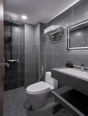Superior Double Room | Bathroom | Free toiletries, hair dryer, bathrobes, slippers - Lovera Hotel Airport (Tan Binh Ho Chi Minh)