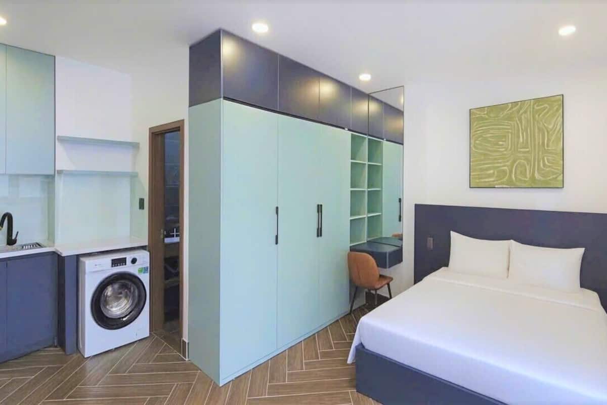 Studio with Kitchen | Egyptian cotton sheets, premium bedding, desk, laptop workspace