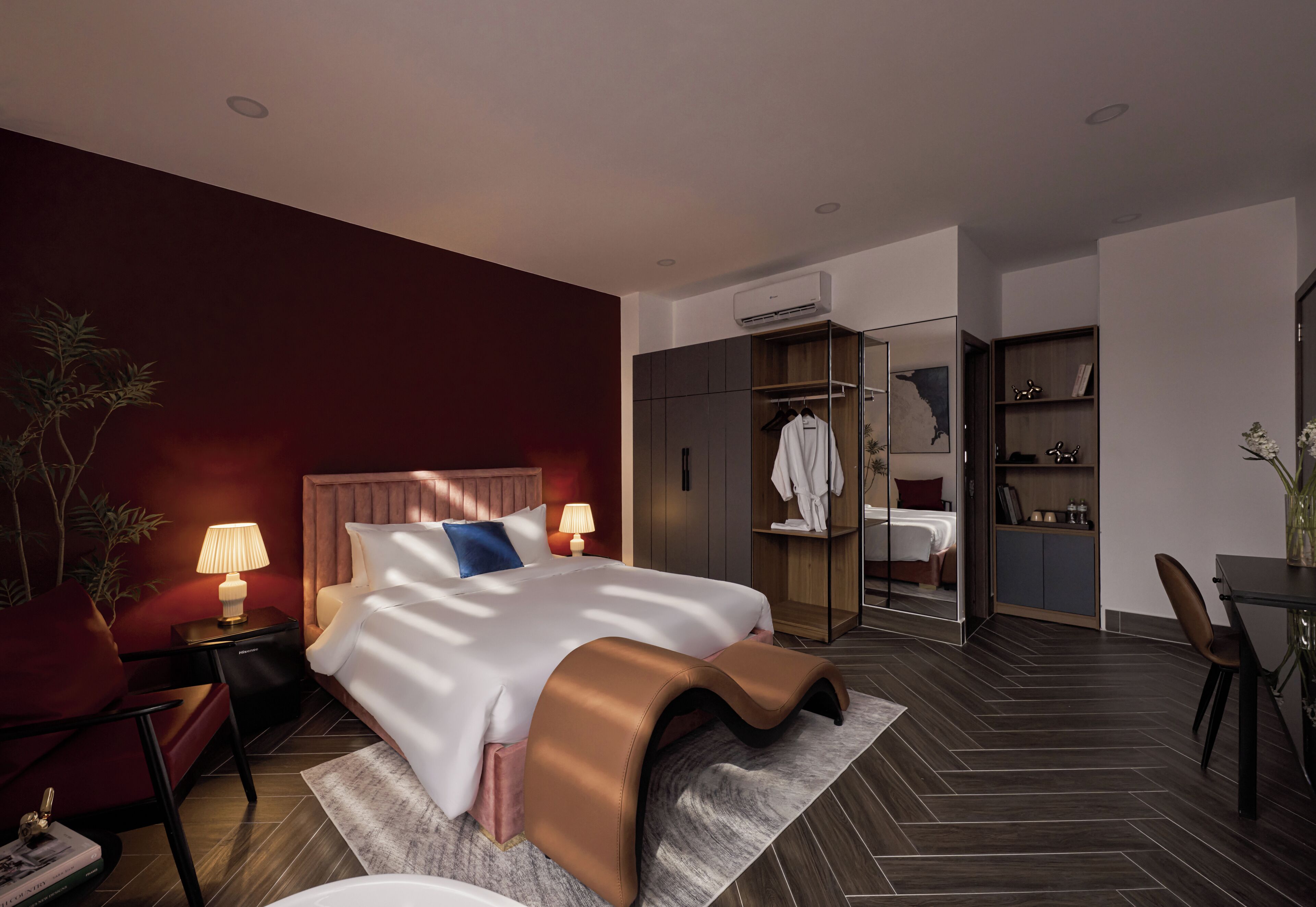 エグゼクティブ スタジオスイート 浴槽 | エジプト綿のシーツ、高級寝具、デスク、ノートパソコン用作業スペース