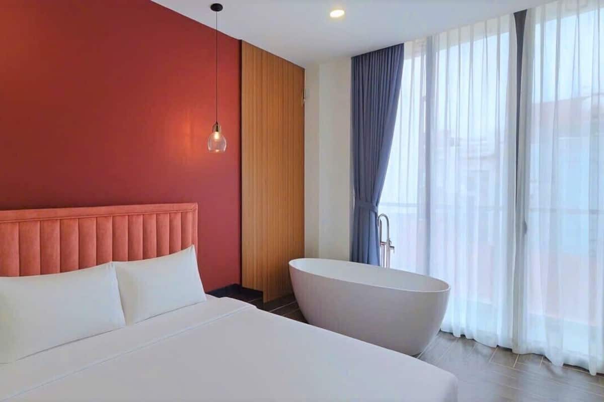 Junior Suite With Balcony | Egyptian cotton sheets, premium bedding, desk, laptop workspace