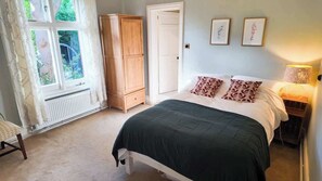 4 bedrooms, iron/ironing board, WiFi, bed sheets - Lewes Sauna House · Characterful Interiors, Castle Views (East Sussex)
