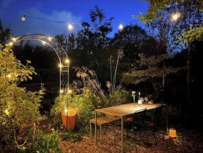 Outdoor dining - Lewes Sauna House · Characterful Interiors, Castle Views (East Sussex)