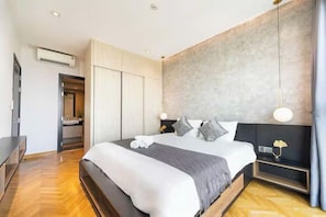 Presidential Suite, 2 Bedrooms, City View, Poolside | Egyptian cotton sheets, premium bedding, down comforters