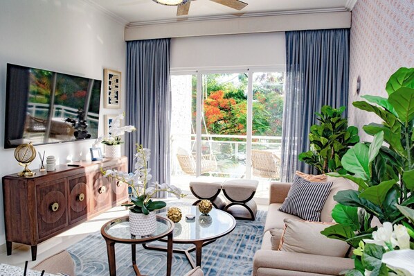 Living area - The Blue Lagoon-3BR Apt, With Lake View (Punta Cana)