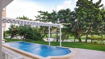 Alberca al aire libre