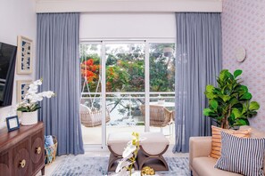 Living area - The Blue Lagoon-3BR Apt, With Lake View (Punta Cana)