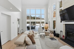 Smart TV, fireplace - Mont-Tremblant Rabaska 2BDR - 2BATH - On the golf (Mont-Tremblant)