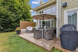 Outdoor dining - Mont-Tremblant Rabaska 2BDR - 2BATH - On the golf (Mont-Tremblant)