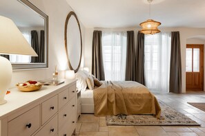 1 habitación, escritorio, tabla de planchar con plancha y wifi gratis 