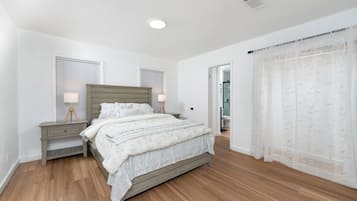 4 habitaciones, tabla de planchar con plancha, wifi y ropa de cama