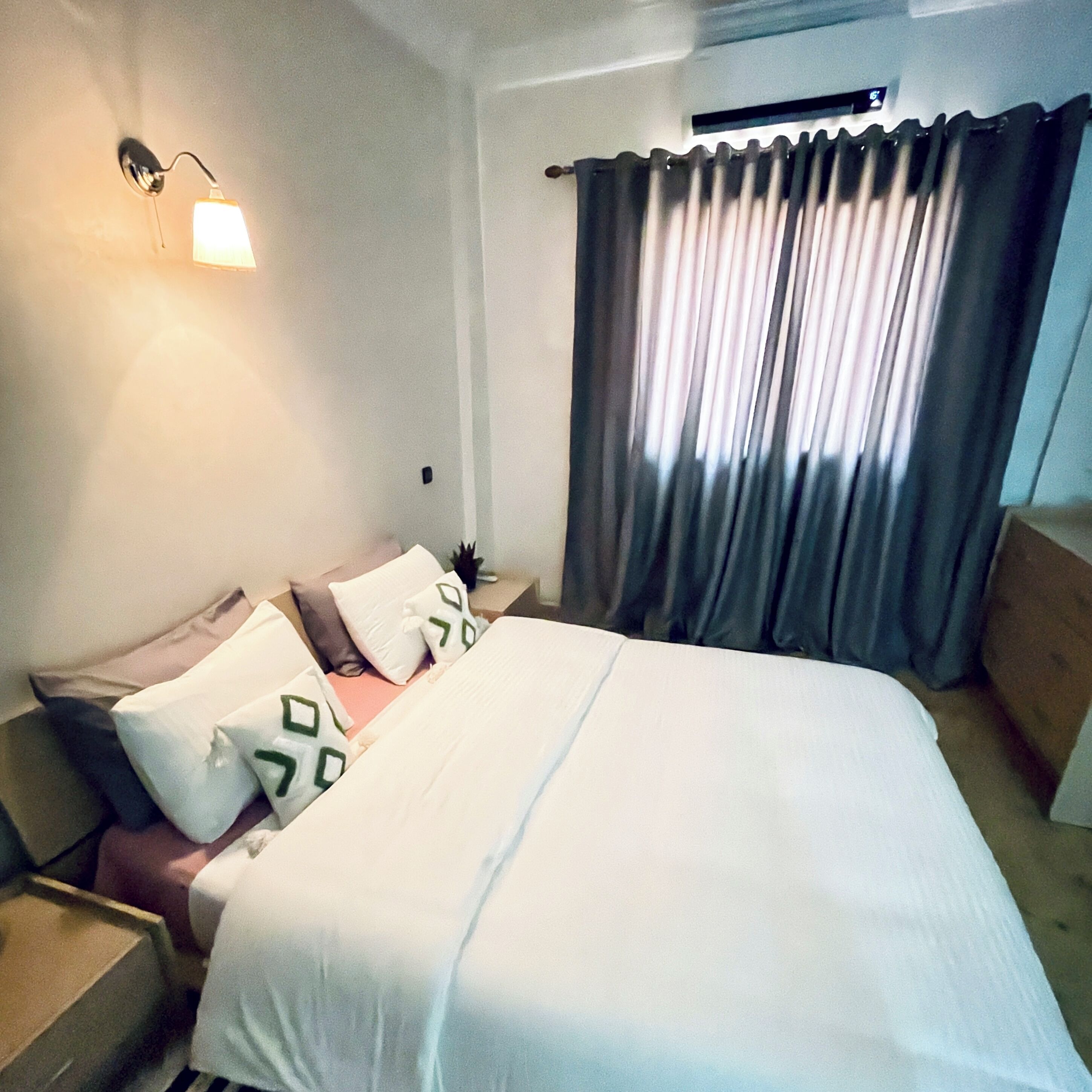 1 habitación, tabla de planchar con plancha, wifi y ropa de cama 